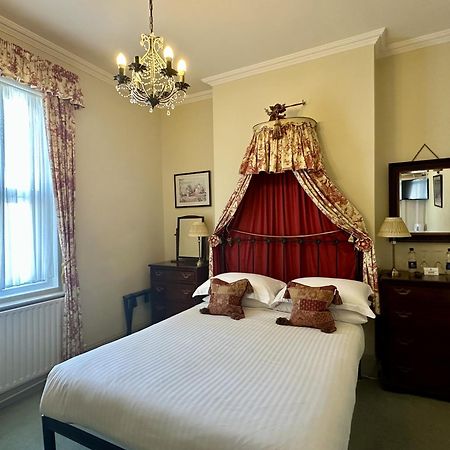 Albert & Victoria Guest House Eastbourne Eksteriør billede