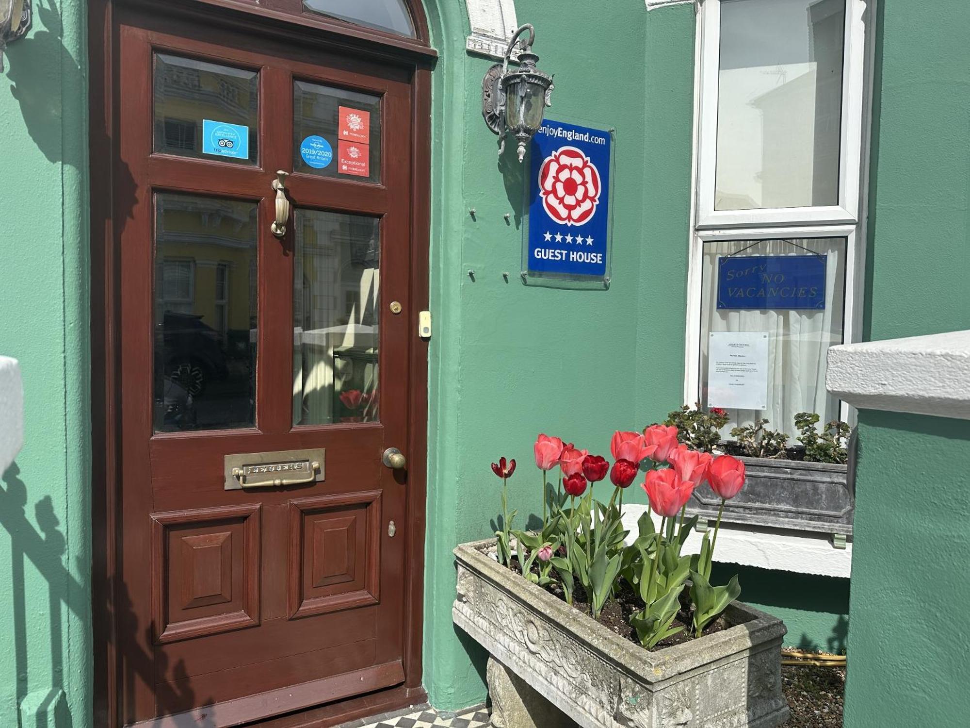 Albert & Victoria Guest House Eastbourne Eksteriør billede