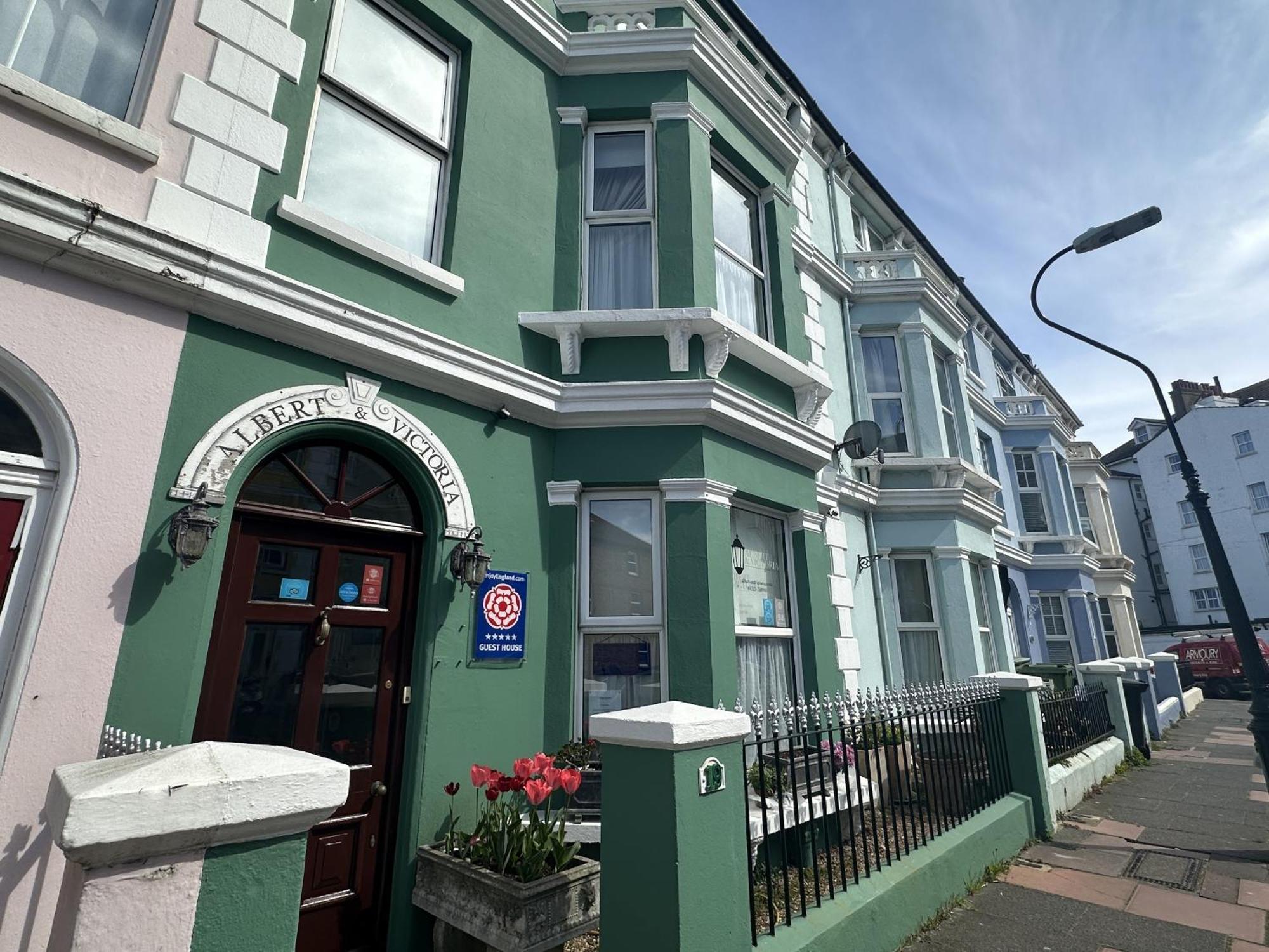 Albert & Victoria Guest House Eastbourne Eksteriør billede